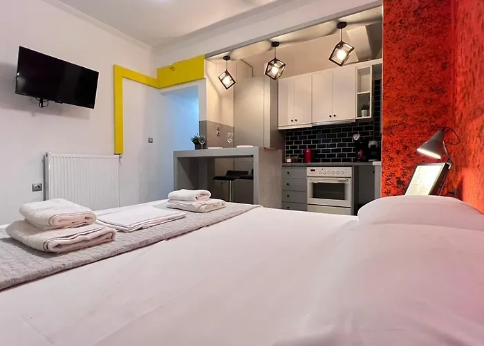 Urban 25Sqm Studio With Backyard In Exarcheia